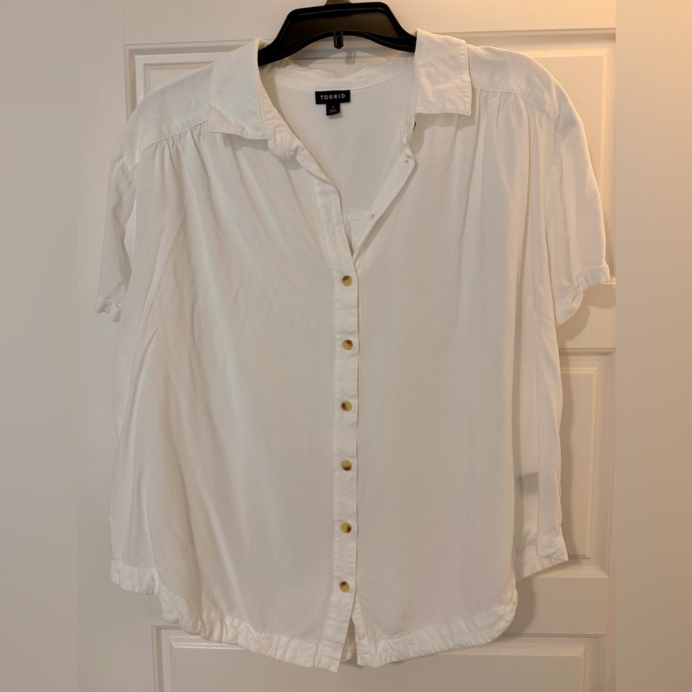 Torrid Women's Cream Button-Down Shirt